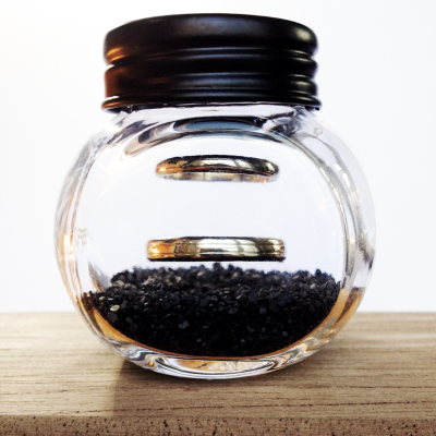 witgouden trouwringen met groeven