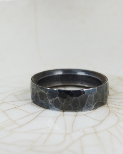 geoxideerd zilver gehamerde ring