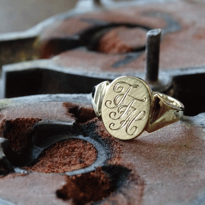 gouden zegelring met gravure