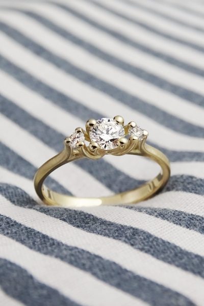 geel gouden verlovingsring met diamanten