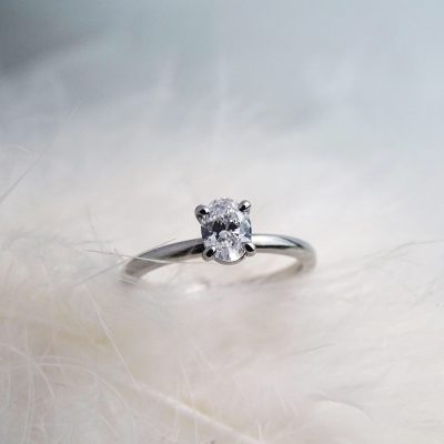 19 karaat witgouden ring met diamant