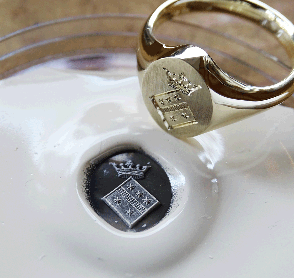 gouden zegelring met gravure